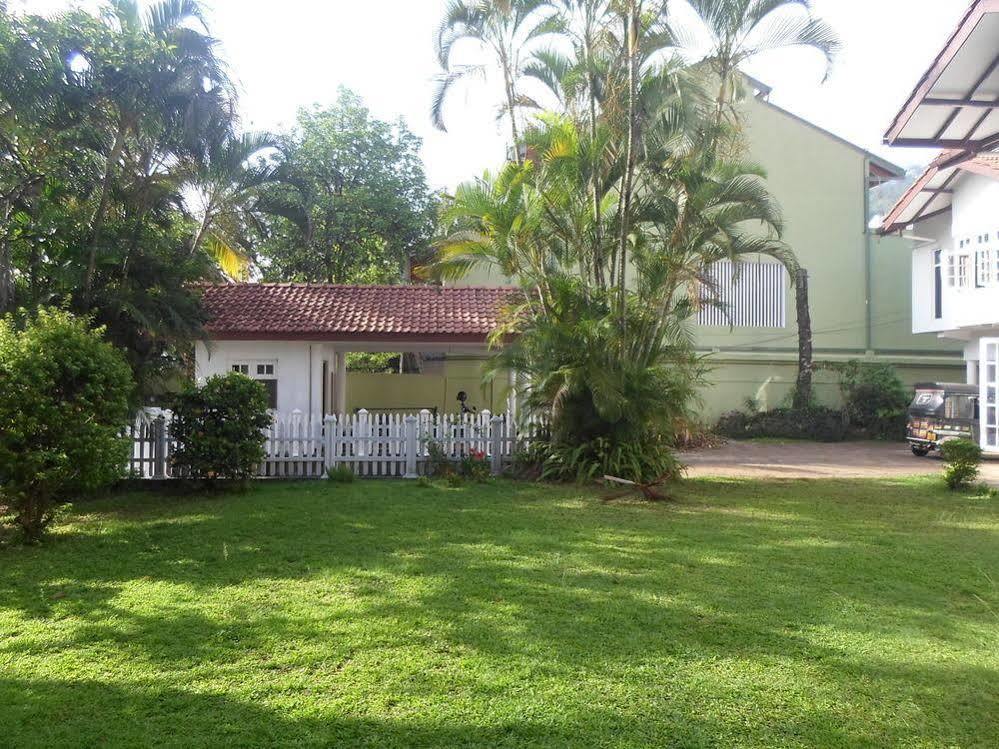 Kandy Green View Bungalow Bagian luar foto